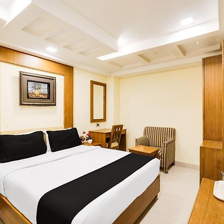 Super Townhouse Oak Alandur Near Chennai Airport Formerly Vijay Park Εξωτερικό φωτογραφία