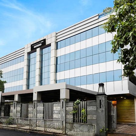 Super Townhouse Oak Alandur Near Chennai Airport Formerly Vijay Park Εξωτερικό φωτογραφία