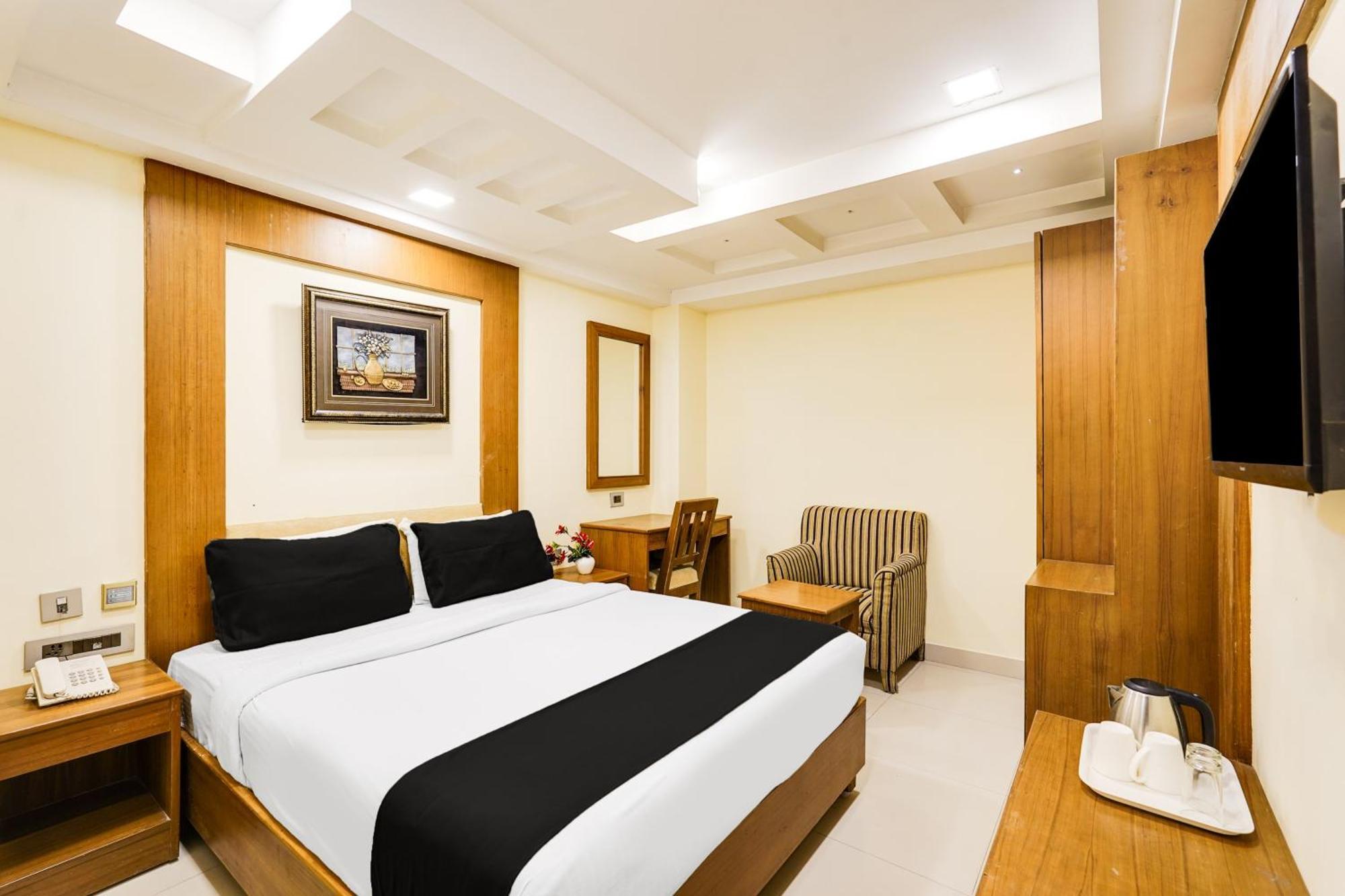 Super Townhouse Oak Alandur Near Chennai Airport Formerly Vijay Park Εξωτερικό φωτογραφία