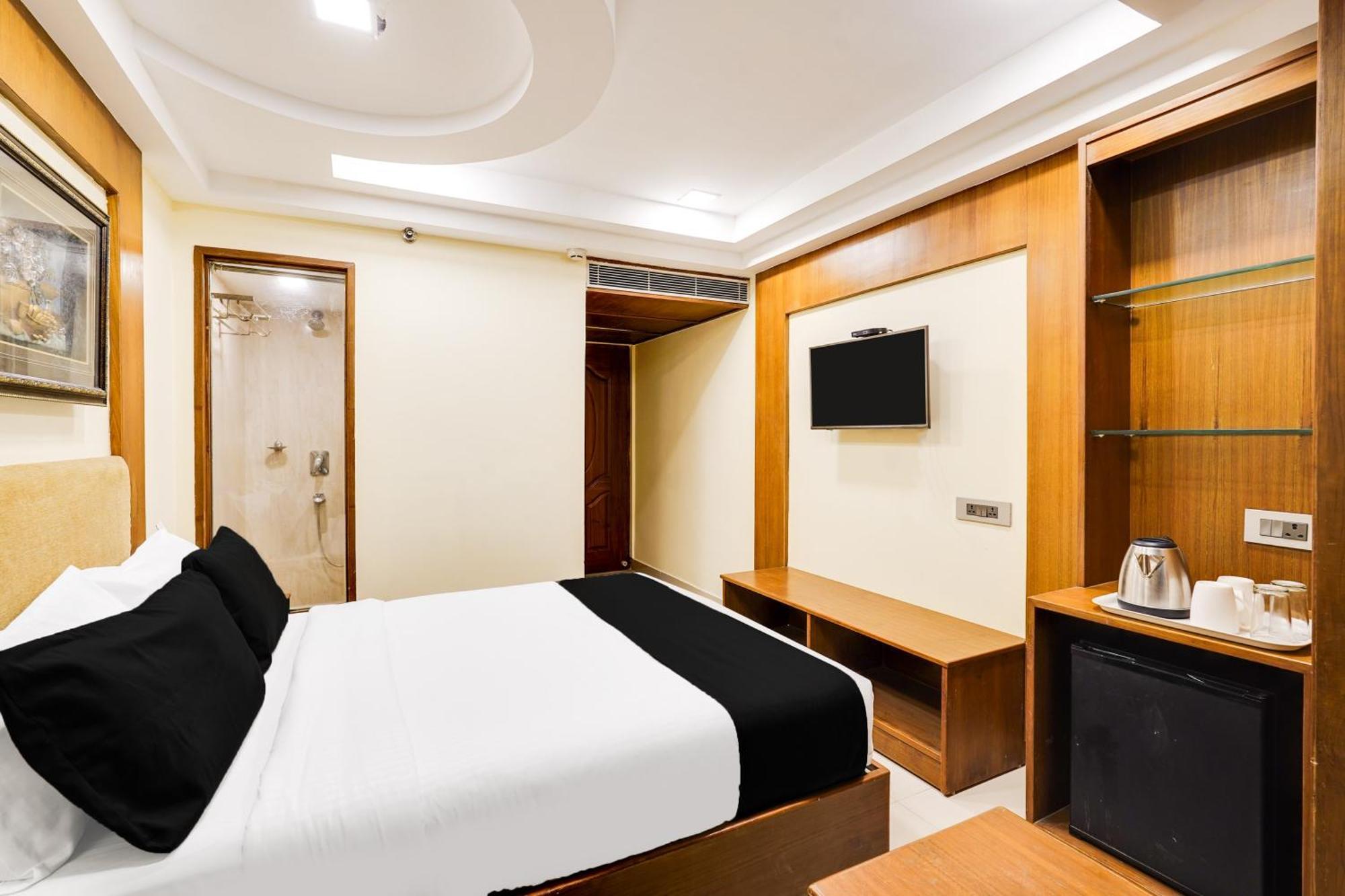 Super Townhouse Oak Alandur Near Chennai Airport Formerly Vijay Park Εξωτερικό φωτογραφία