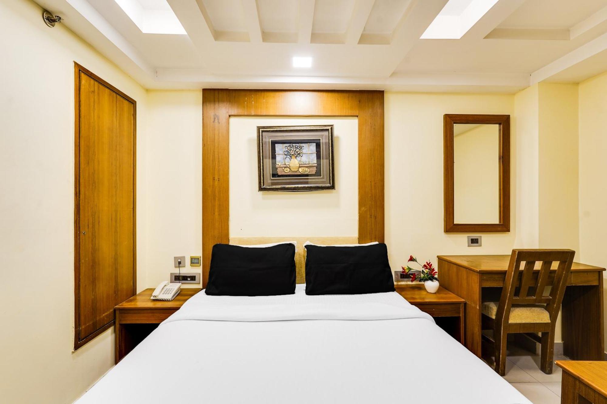 Super Townhouse Oak Alandur Near Chennai Airport Formerly Vijay Park Εξωτερικό φωτογραφία