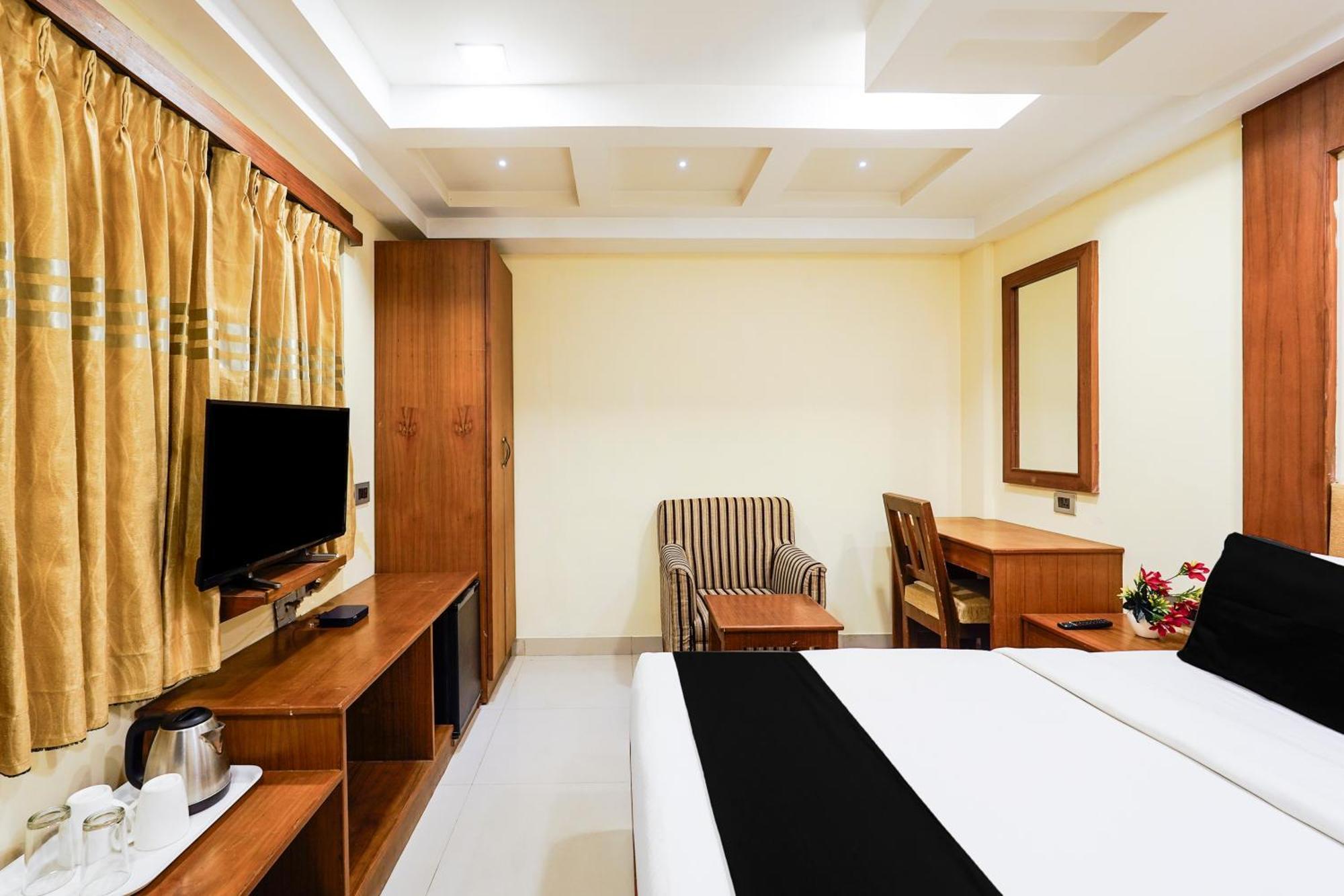 Super Townhouse Oak Alandur Near Chennai Airport Formerly Vijay Park Εξωτερικό φωτογραφία