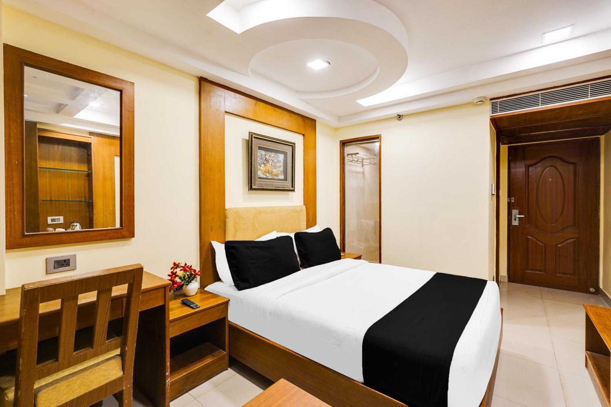 Super Townhouse Oak Alandur Near Chennai Airport Formerly Vijay Park Εξωτερικό φωτογραφία